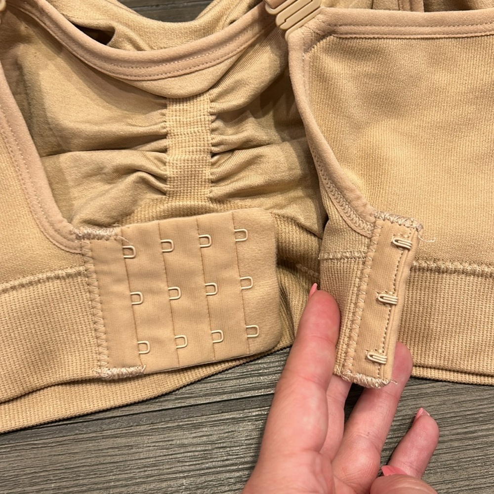Wireless Pumping & Nursing Bra - Picture 7 of 10